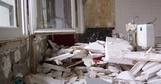 Демонтаж хрущевки в Новом Уренгое - удаление старых полов и стен по выгодной цене от 1762 рублей.